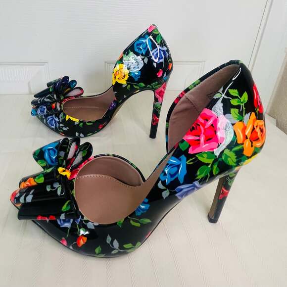 Betsey Johnson Floral Black Heels NWOT - Picture 4 of 7
